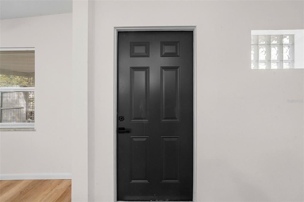 For Sale: $294,900 (3 beds, 1 baths, 1014 Square Feet)