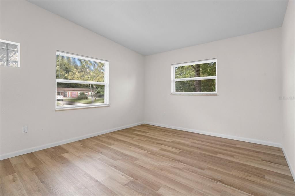 For Sale: $294,900 (3 beds, 1 baths, 1014 Square Feet)