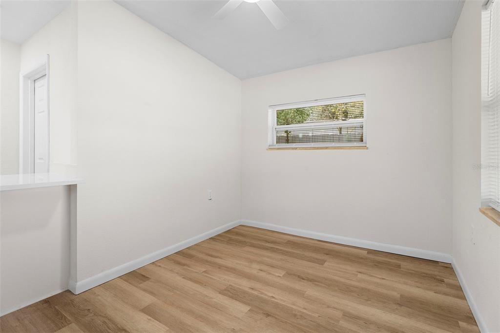 For Sale: $294,900 (3 beds, 1 baths, 1014 Square Feet)