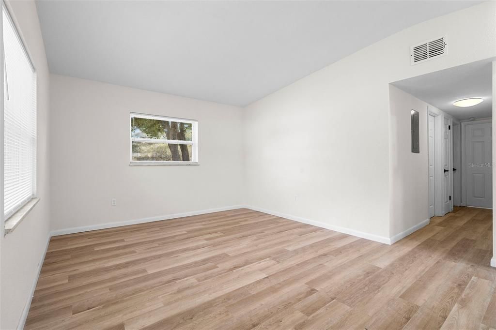 For Sale: $294,900 (3 beds, 1 baths, 1014 Square Feet)