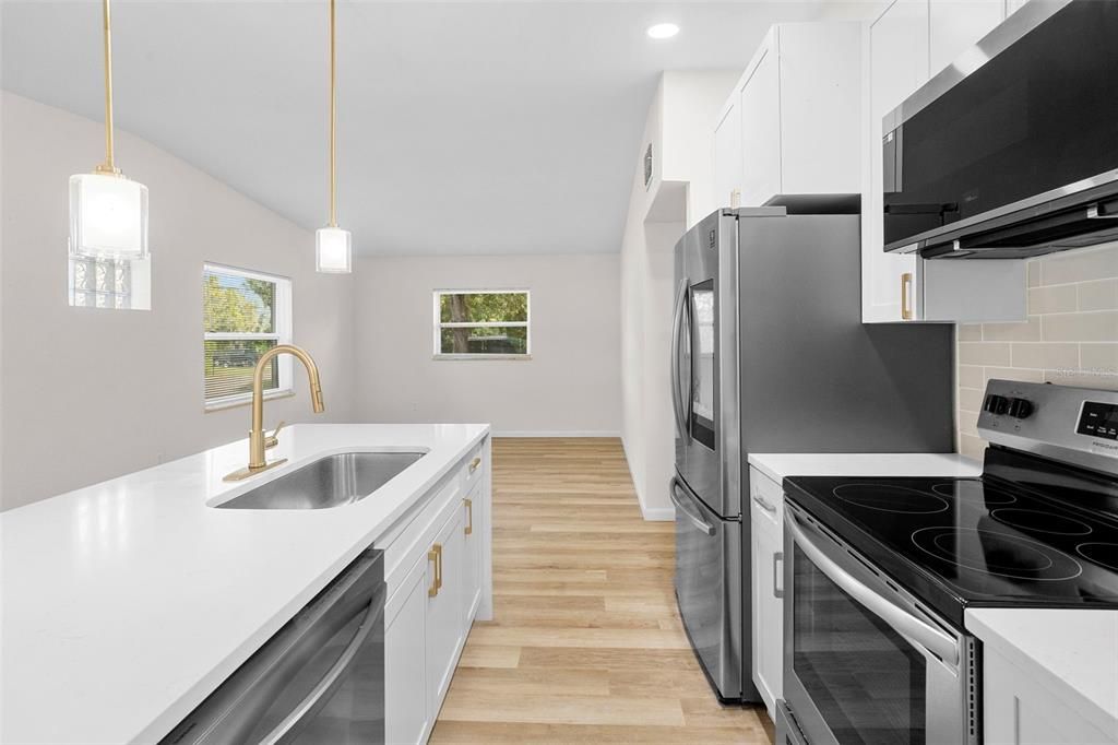 For Sale: $294,900 (3 beds, 1 baths, 1014 Square Feet)