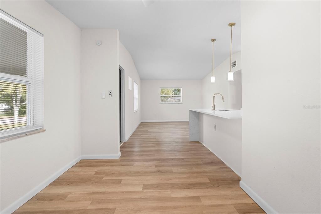 For Sale: $294,900 (3 beds, 1 baths, 1014 Square Feet)