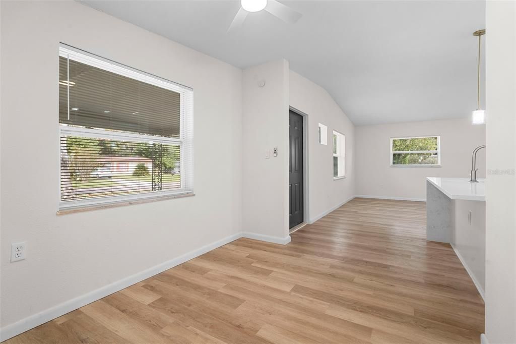 For Sale: $294,900 (3 beds, 1 baths, 1014 Square Feet)