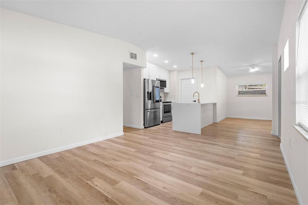 For Sale: $294,900 (3 beds, 1 baths, 1014 Square Feet)