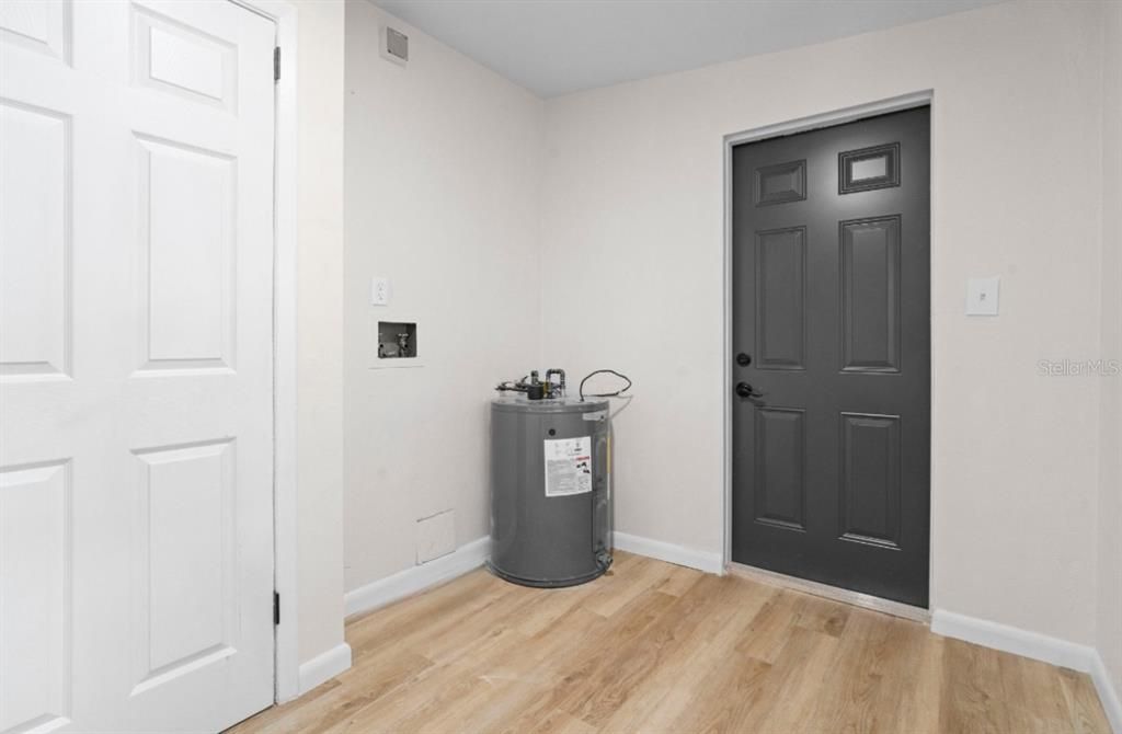 For Sale: $294,900 (3 beds, 1 baths, 1014 Square Feet)