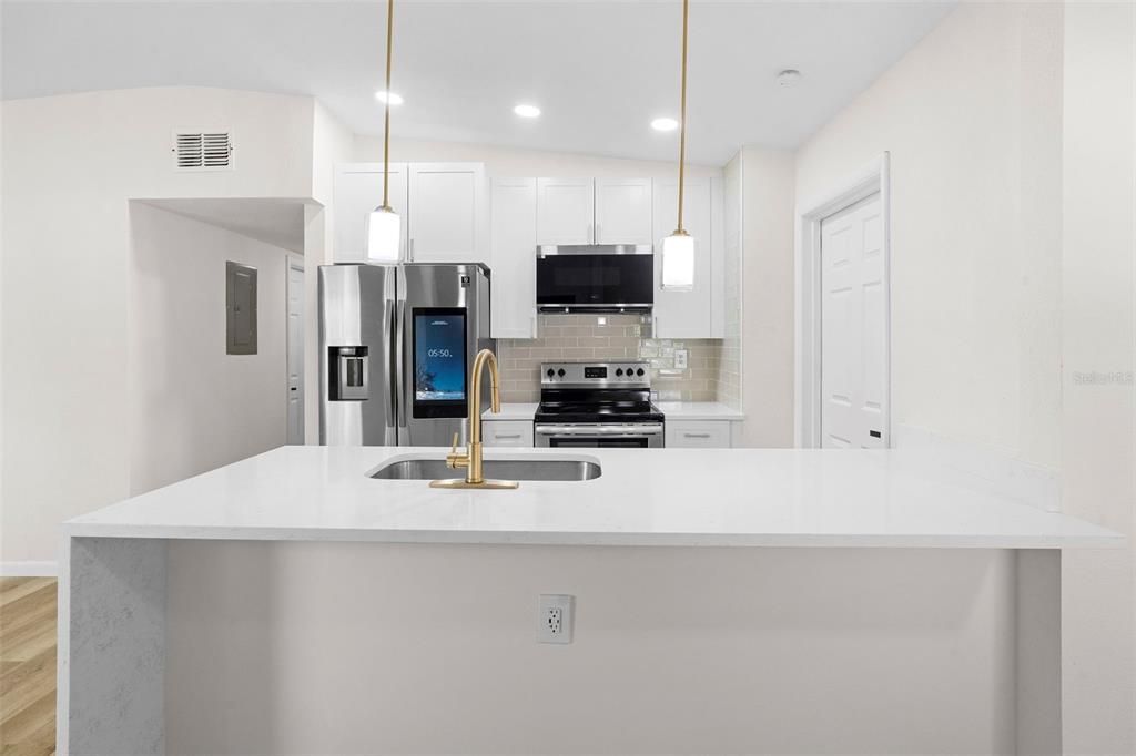 For Sale: $294,900 (3 beds, 1 baths, 1014 Square Feet)