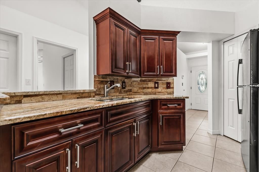 На продажу: $260,000 (3 спален, 2 ванн, 1263 Квадратных фут)