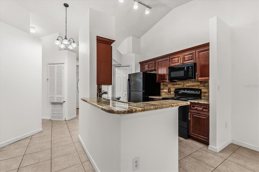 На продажу: $260,000 (3 спален, 2 ванн, 1263 Квадратных фут)