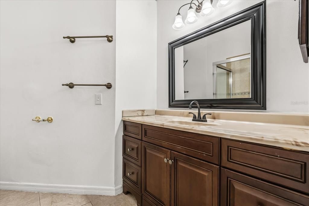 На продажу: $260,000 (3 спален, 2 ванн, 1263 Квадратных фут)