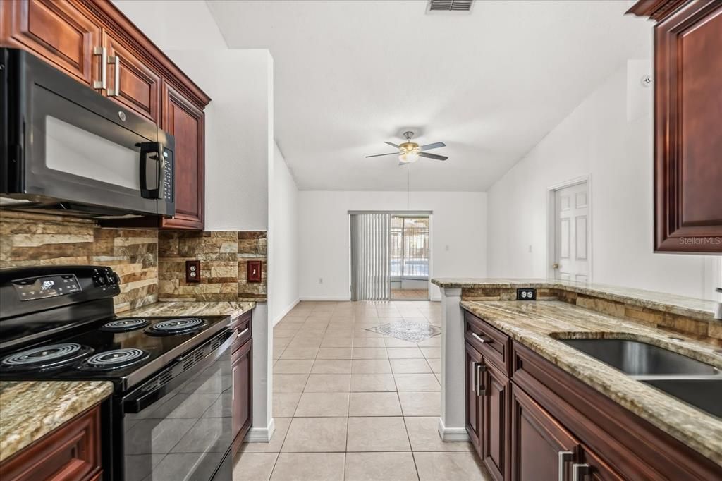 На продажу: $260,000 (3 спален, 2 ванн, 1263 Квадратных фут)