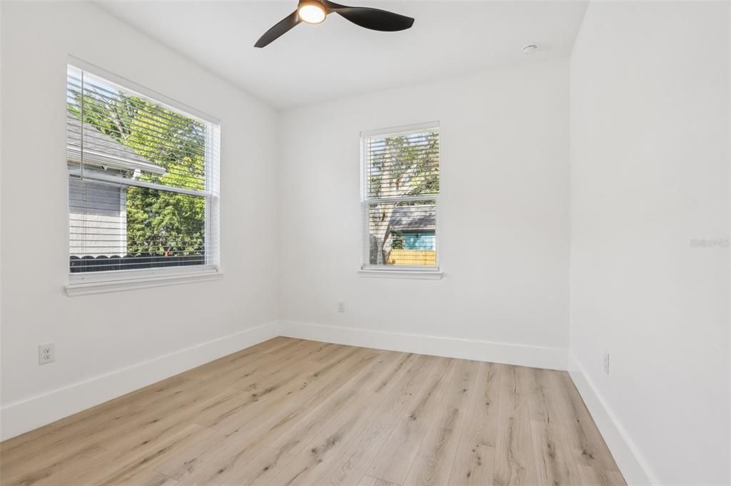 For Sale: $439,999 (3 beds, 3 baths, 1659 Square Feet)