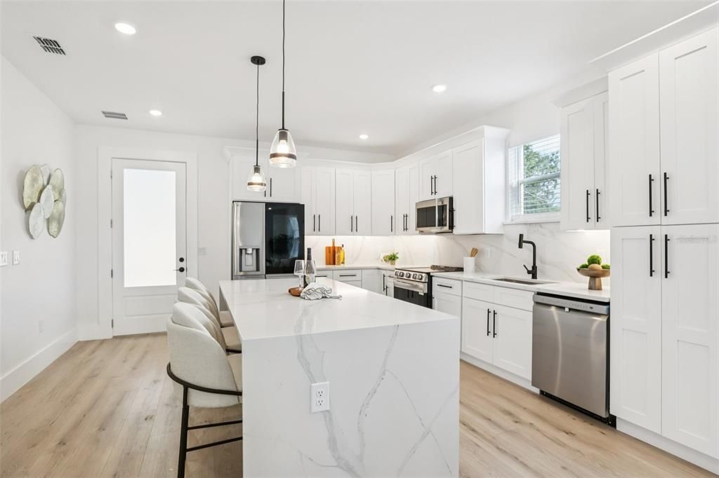 For Sale: $439,999 (3 beds, 3 baths, 1659 Square Feet)