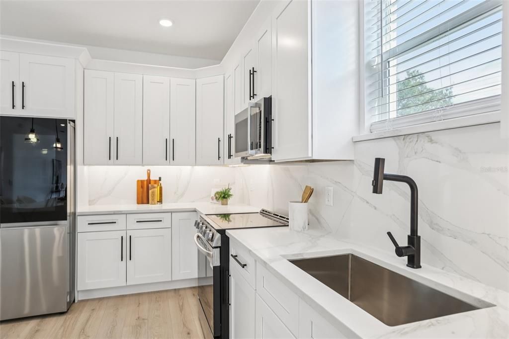 For Sale: $439,999 (3 beds, 3 baths, 1659 Square Feet)