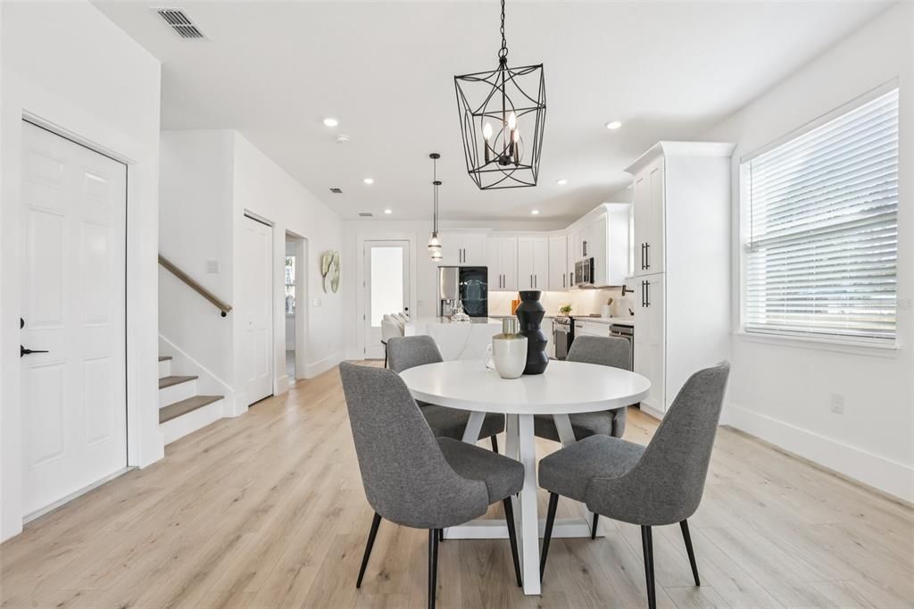 For Sale: $439,999 (3 beds, 3 baths, 1659 Square Feet)