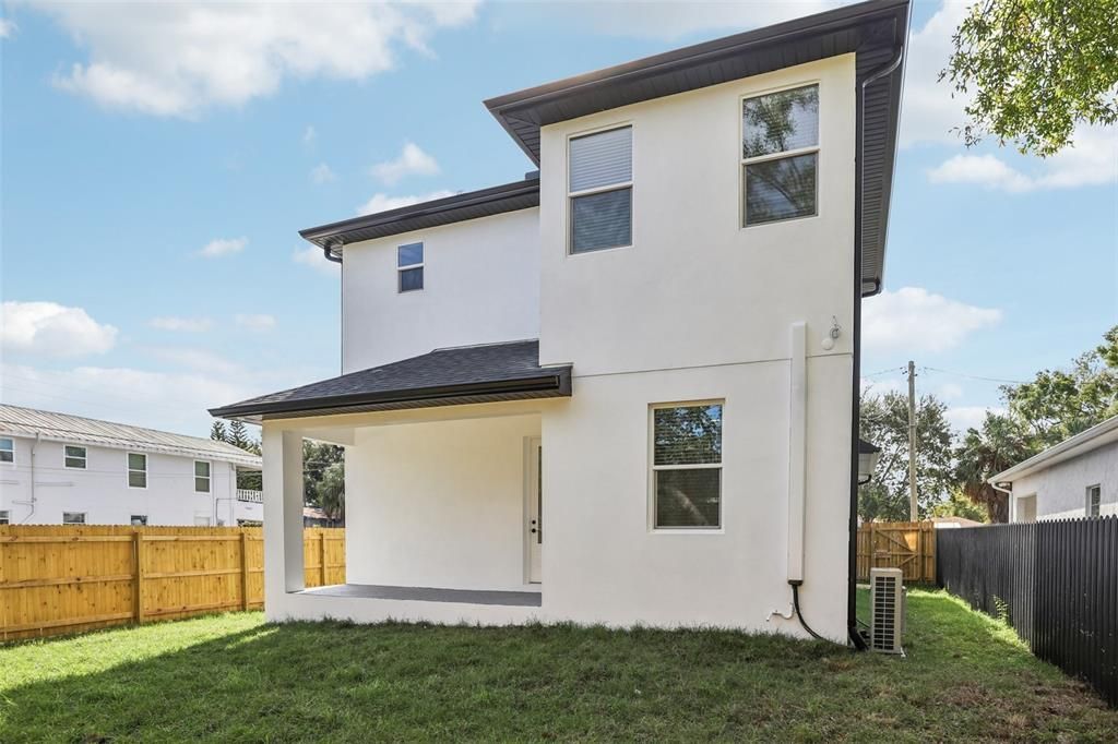 For Sale: $439,999 (3 beds, 3 baths, 1659 Square Feet)