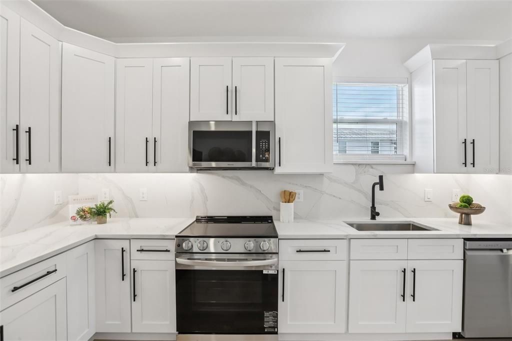 For Sale: $439,999 (3 beds, 3 baths, 1659 Square Feet)