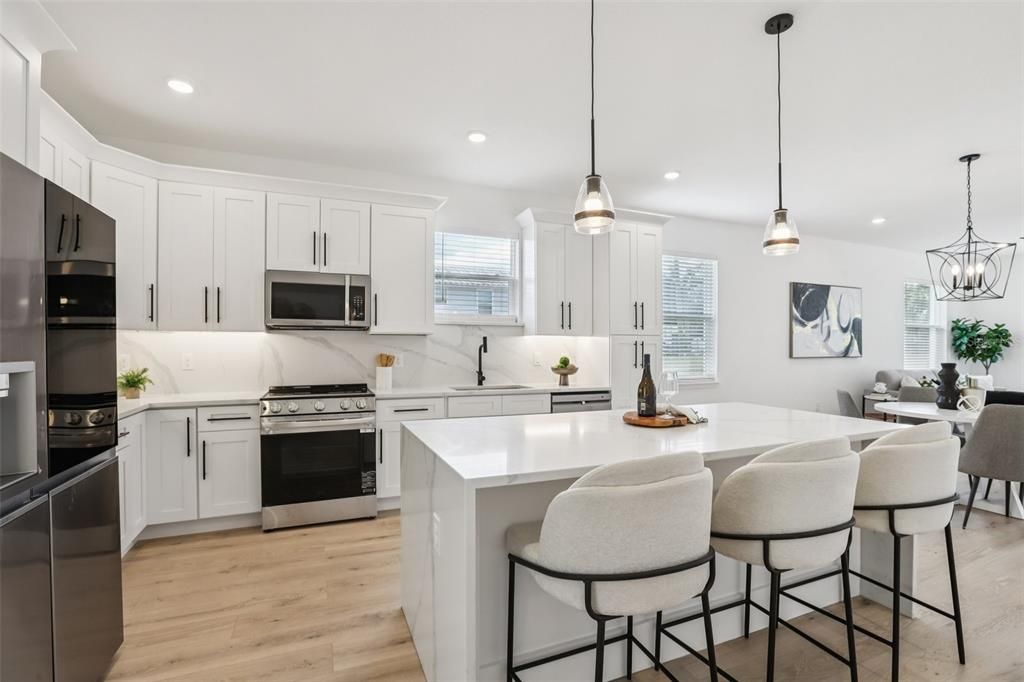 For Sale: $439,999 (3 beds, 3 baths, 1659 Square Feet)