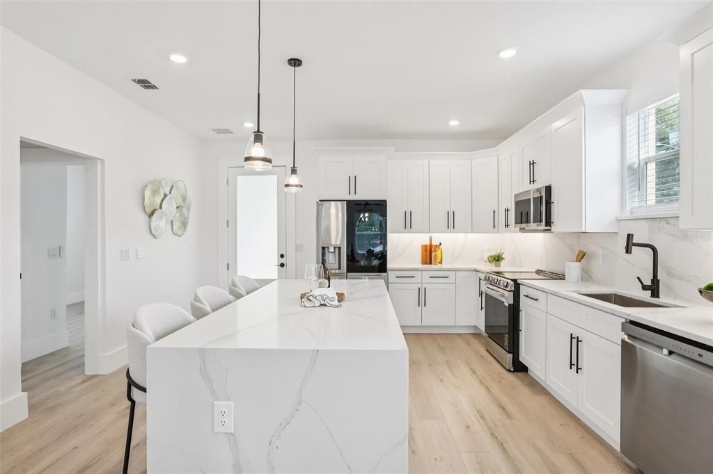 For Sale: $439,999 (3 beds, 3 baths, 1659 Square Feet)