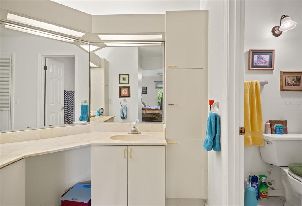 出租: $2,000 (2 贝兹, 2 浴室, 1424 平方英尺)