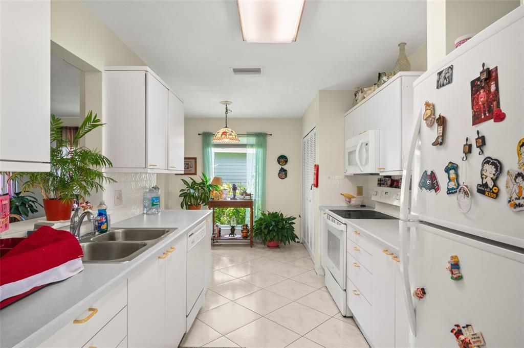 出租: $2,000 (2 贝兹, 2 浴室, 1424 平方英尺)