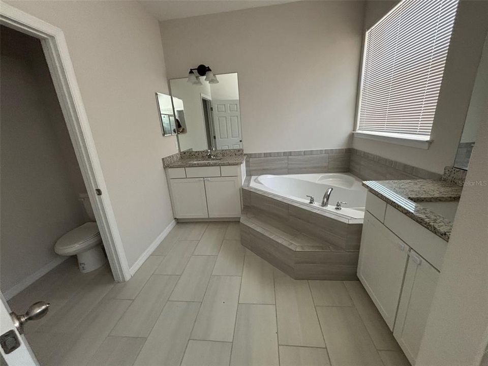 For Rent: $2,400 (4 beds, 3 baths, 1838 Square Feet)