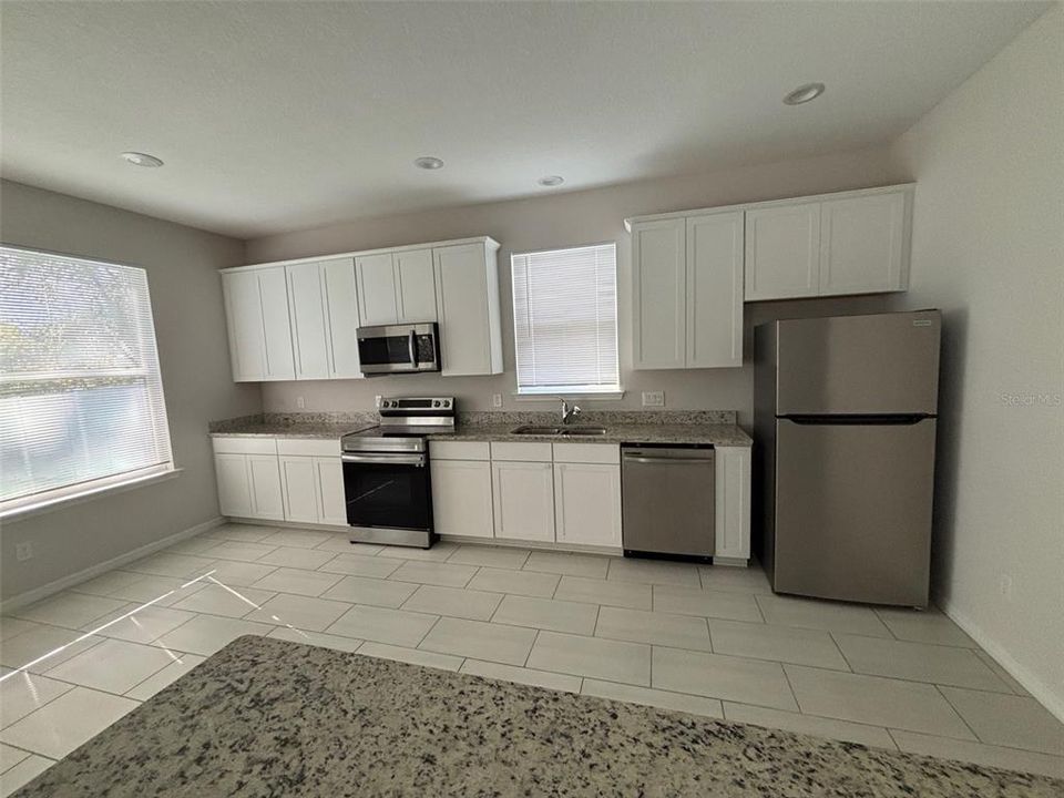 For Rent: $2,400 (4 beds, 3 baths, 1838 Square Feet)