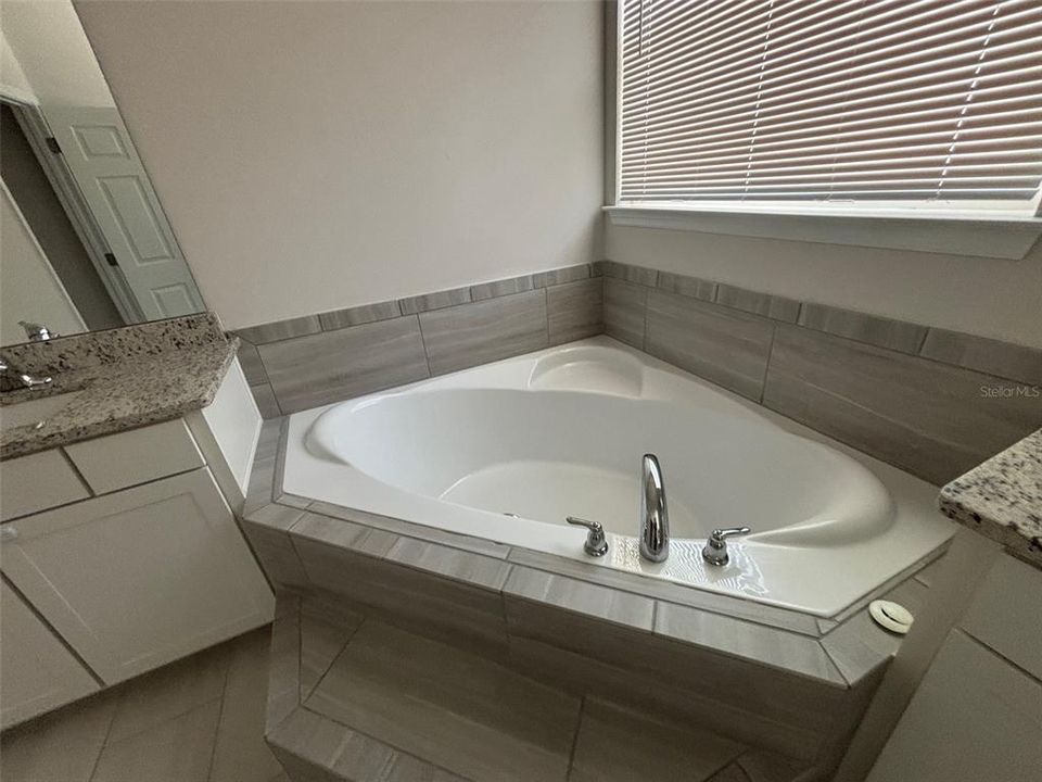 For Rent: $2,400 (4 beds, 3 baths, 1838 Square Feet)