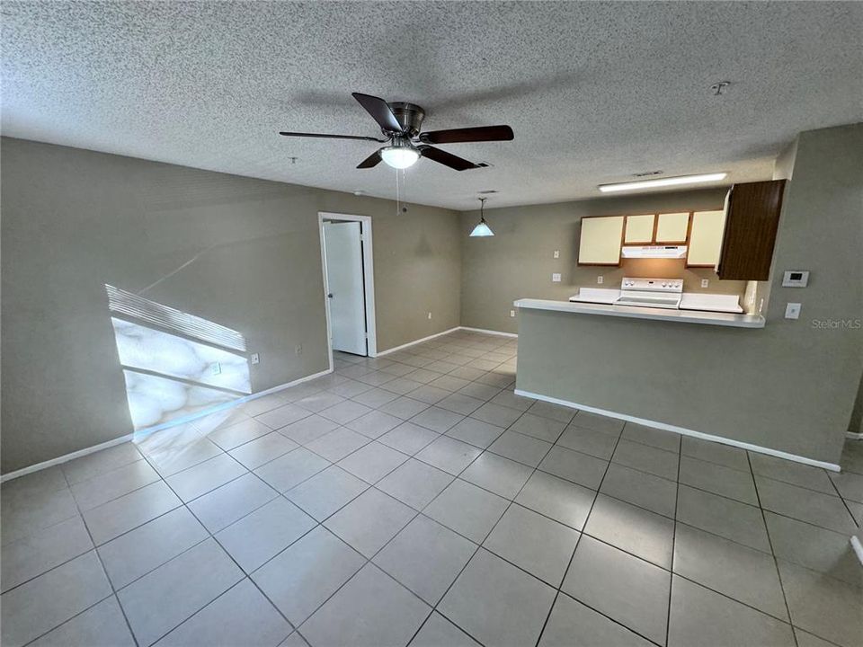 На продажу: $167,000 (2 спален, 2 ванн, 1019 Квадратных фут)