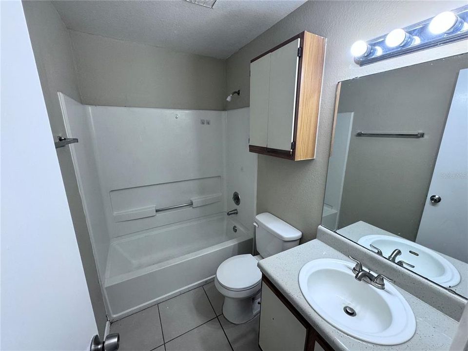 На продажу: $167,000 (2 спален, 2 ванн, 1019 Квадратных фут)