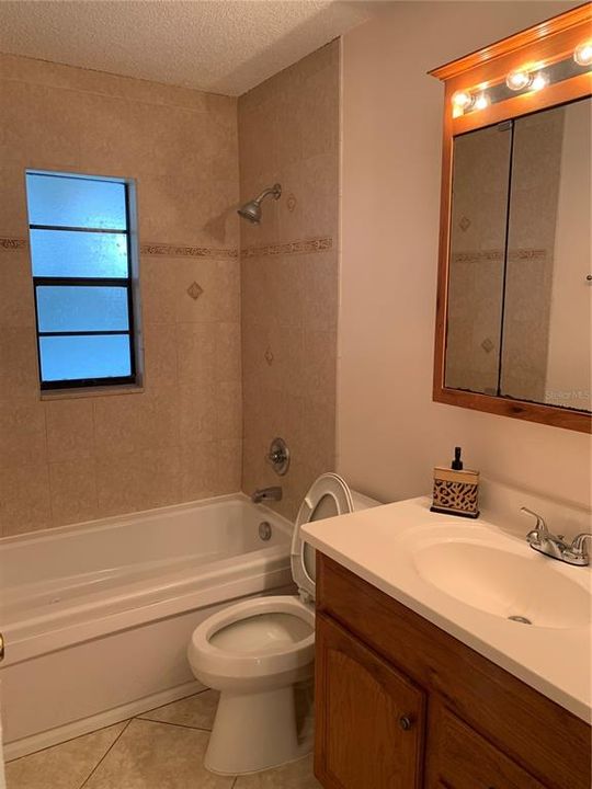 For Rent: $1,975 (3 beds, 2 baths, 1114 Square Feet)