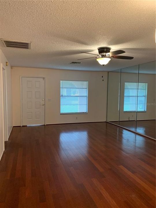 For Rent: $1,975 (3 beds, 2 baths, 1114 Square Feet)