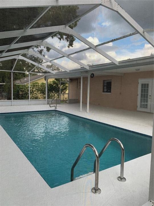 For Rent: $1,975 (3 beds, 2 baths, 1114 Square Feet)