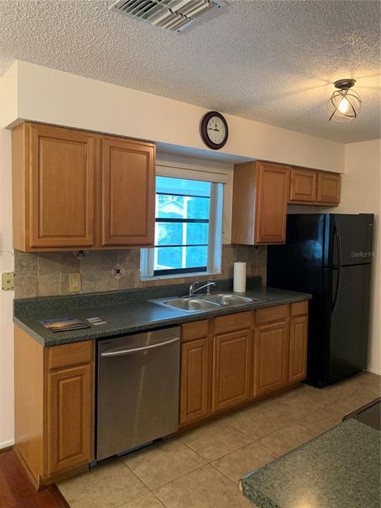 For Rent: $1,975 (3 beds, 2 baths, 1114 Square Feet)