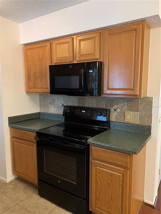 For Rent: $1,975 (3 beds, 2 baths, 1114 Square Feet)