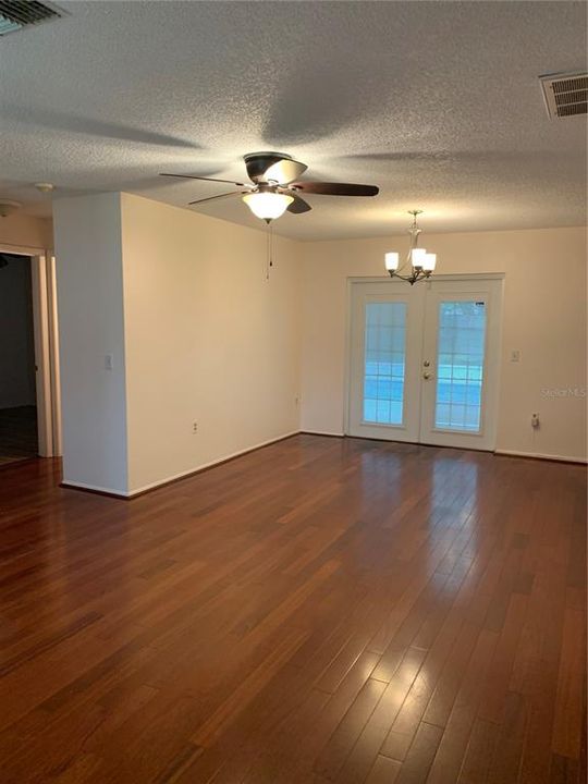 For Rent: $1,975 (3 beds, 2 baths, 1114 Square Feet)