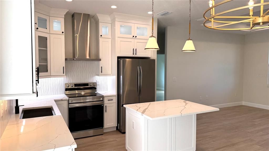 For Rent: $2,250 (4 beds, 2 baths, 1642 Square Feet)