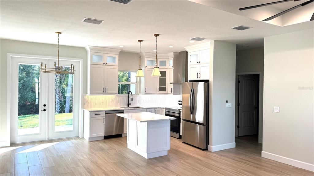 For Rent: $2,250 (4 beds, 2 baths, 1642 Square Feet)