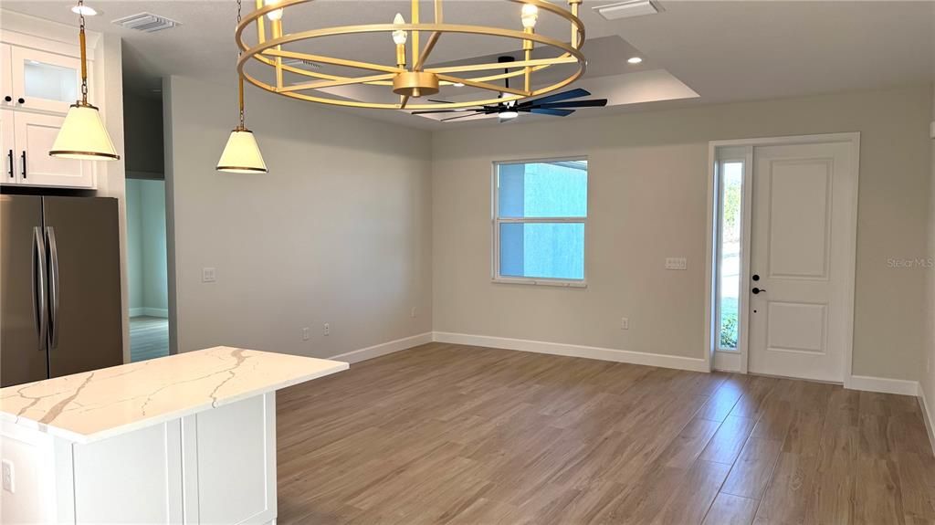 For Rent: $2,250 (4 beds, 2 baths, 1642 Square Feet)