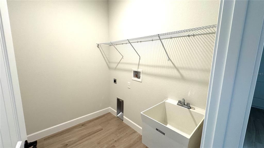 For Rent: $2,250 (4 beds, 2 baths, 1642 Square Feet)