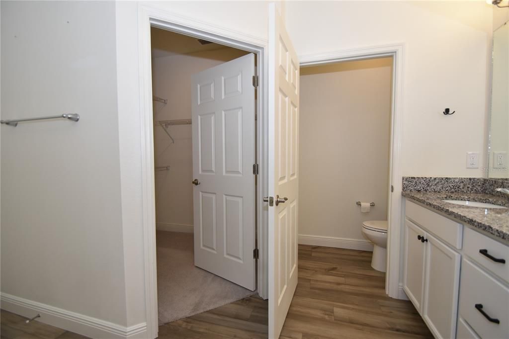 出租: $2,500 (4 贝兹, 2 浴室, 2003 平方英尺)