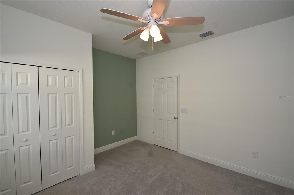 出租: $2,500 (4 贝兹, 2 浴室, 2003 平方英尺)