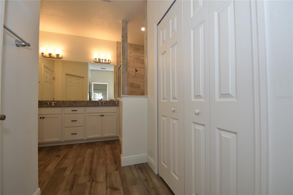 出租: $2,500 (4 贝兹, 2 浴室, 2003 平方英尺)