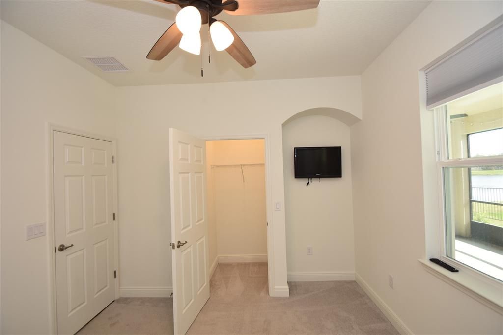 出租: $2,500 (4 贝兹, 2 浴室, 2003 平方英尺)