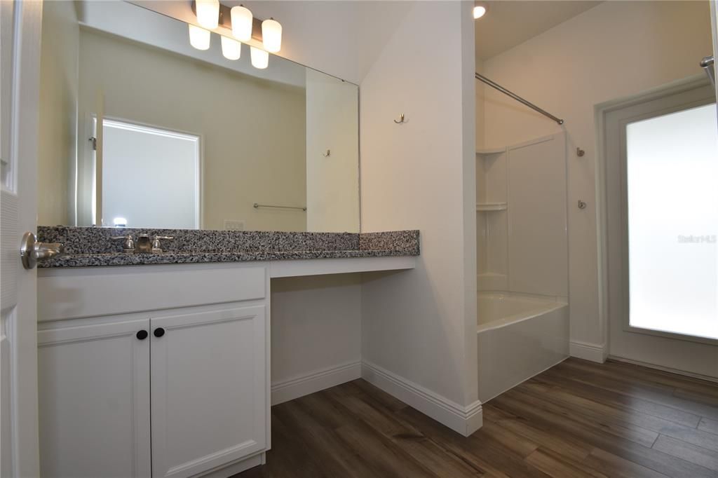 出租: $2,500 (4 贝兹, 2 浴室, 2003 平方英尺)