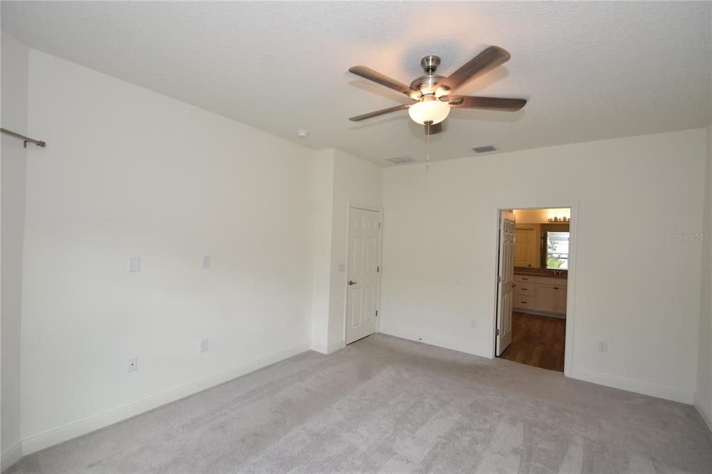 出租: $2,500 (4 贝兹, 2 浴室, 2003 平方英尺)