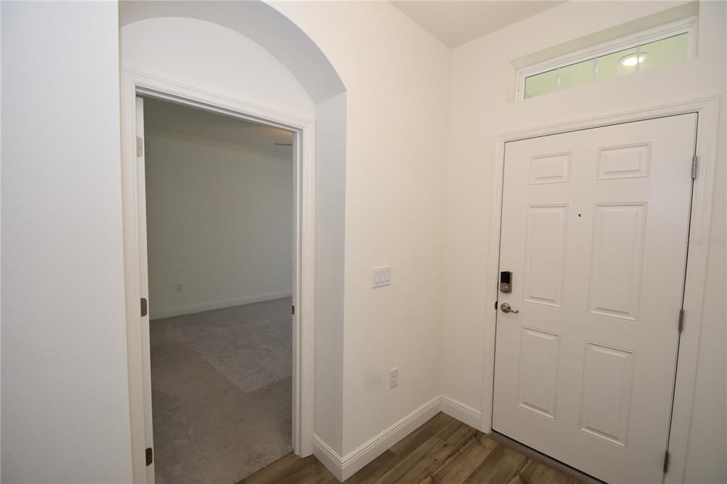 出租: $2,500 (4 贝兹, 2 浴室, 2003 平方英尺)