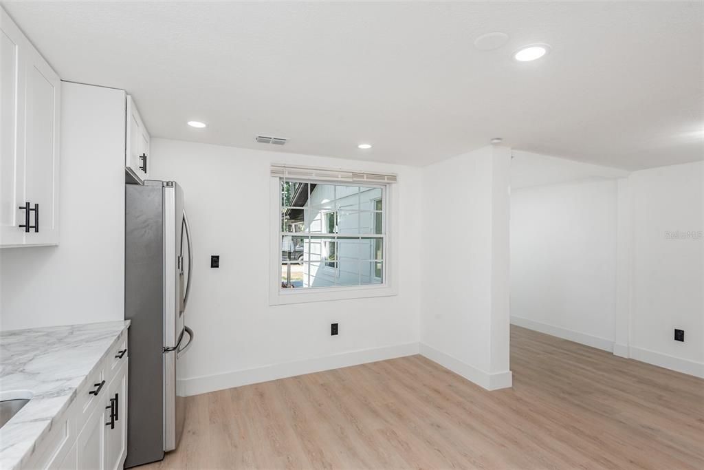 待售: $325,000 (3 贝兹, 2 浴室, 1424 平方英尺)