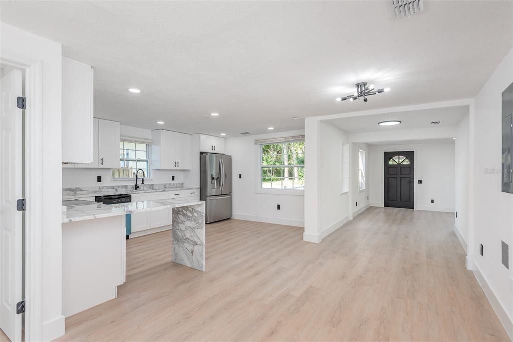 待售: $325,000 (3 贝兹, 2 浴室, 1424 平方英尺)