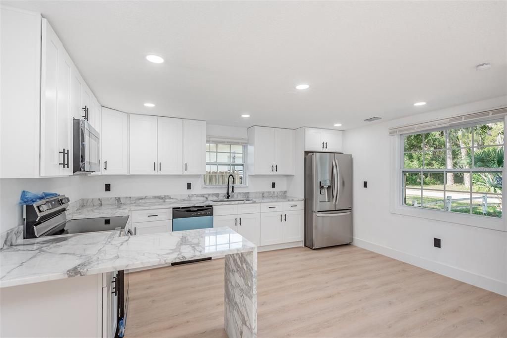 待售: $325,000 (3 贝兹, 2 浴室, 1424 平方英尺)