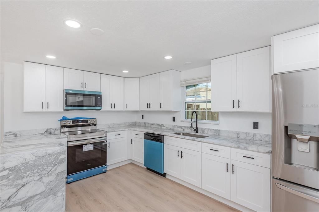 待售: $325,000 (3 贝兹, 2 浴室, 1424 平方英尺)